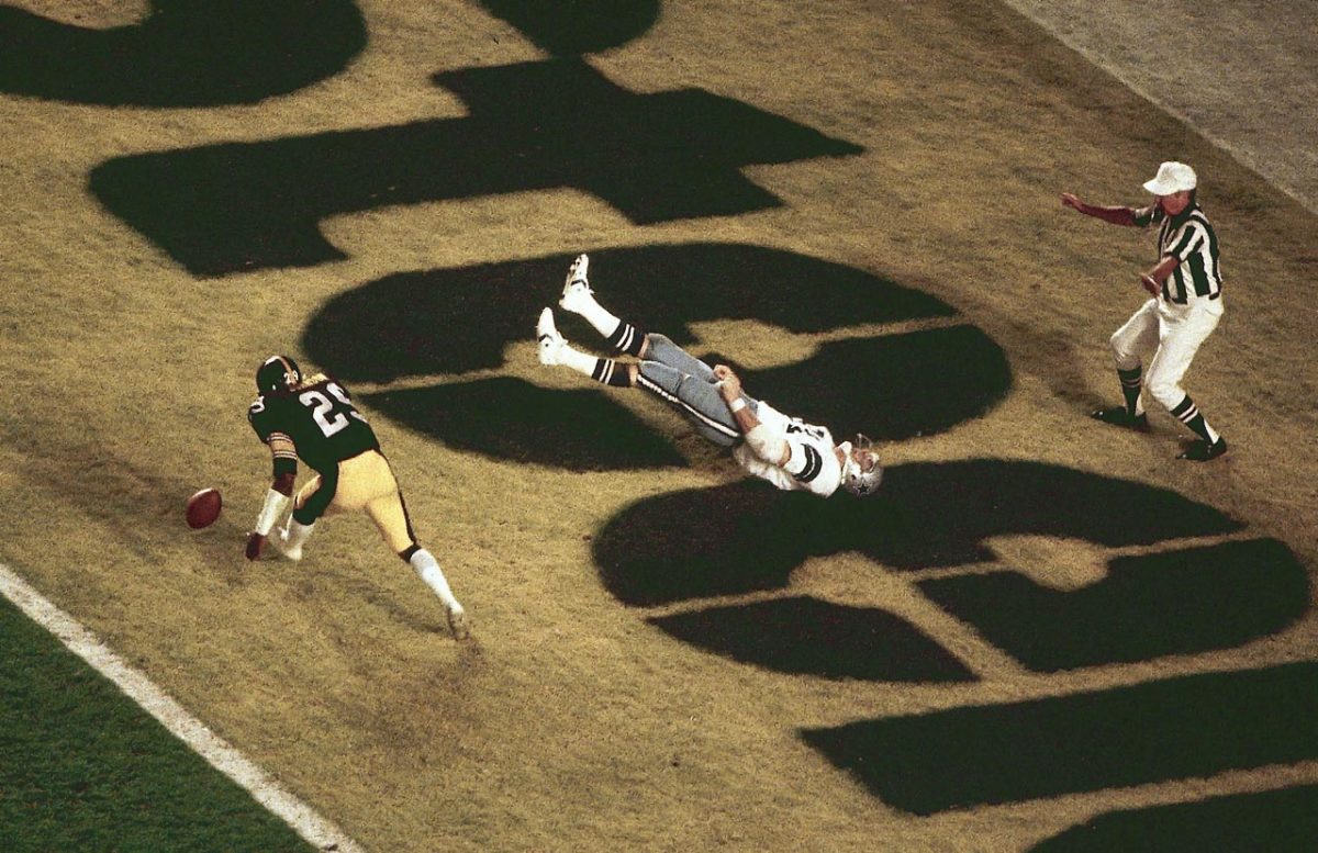 1979-Super-Bowl-XIII-Jackie-Smith-Ron-Johnson-001285584.jpg